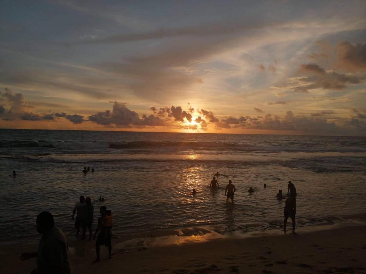 Akurala Beach Park ヒッカドゥワ エクステリア 写真